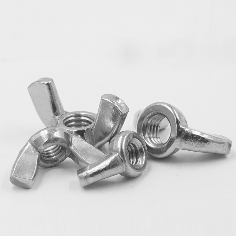 Cnó Sciathán le Sciatháin Chothromaithe